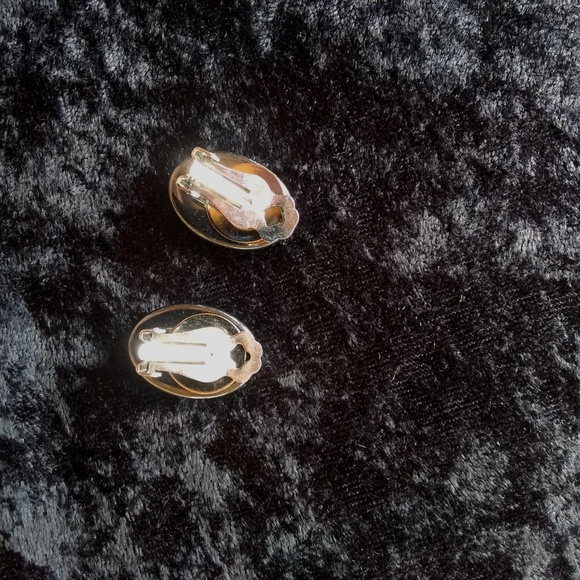 Vintage Karla Jordan - Hematite Oval Earrings - Picture 4 of 4